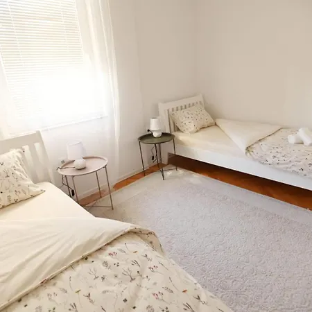 Apartman Cleuna アパート リヴノ