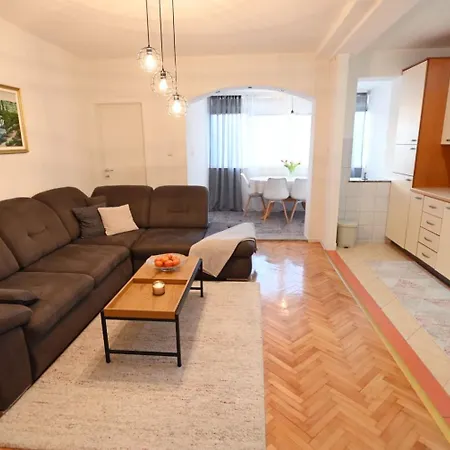 Apartman Cleuna リヴノ
